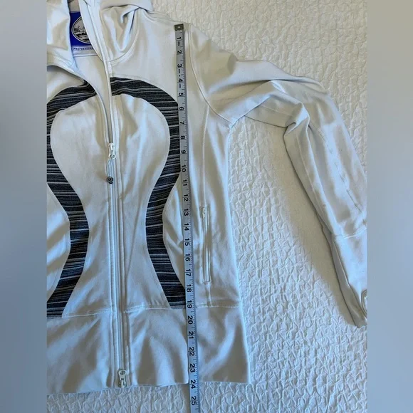 Lululemon Scuba - Full Zipper - Picture 8 of 8